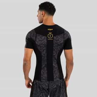 rashgard venum x ilia topuria unmatched short sleeve rashguard – black gold 2 рашгард venum x ilia topuria unmatched short sleeve rashguard - black/gold 2