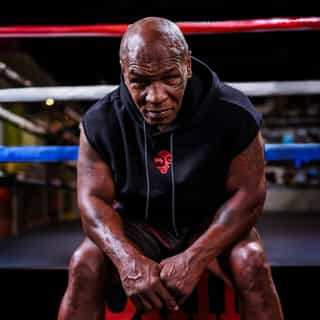 суичър venum x mike tyson tiger sleeveless hoodie – deep blackintense red 3 суичър venum x mike tyson tiger sleeveless hoodie - deep blackintense red 2