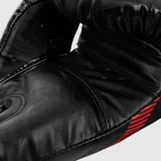 boksovi rykavici venum impact boxing gloves black red 2 боксови ръкавици venum impact boxing gloves black/red 3