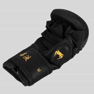 mma rykavici venum serpenti sparring gloves – black silver gold 1 мма ръкавици venum serpenti sparring gloves - black/silver/gold 1