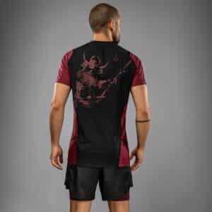 Тениска Venum x Assassin’s Creed Shadows Men’s Dry-Tech T-Shirt – Burgundy Black 1 Тениска Venum x Assassin’s Creed Shadows Men’s Dry-Tech T-Shirt - Burgundy Black