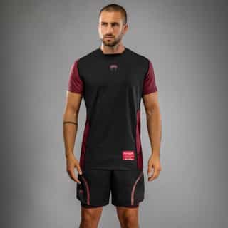 Тениска Venum x Assassin’s Creed Shadows Men’s Dry-Tech T-Shirt – Burgundy Black Тениска Venum x Assassin’s Creed Shadows Men’s Dry-Tech T-Shirt - Burgundy Black 1