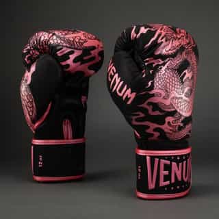Боксови Ръкавици Venum Dragon’s Flight Boxing Gloves Black Metallic Pink 2 Боксови Ръкавици Venum Dragon's Flight Boxing Gloves Black Metallic Pink 2