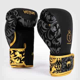 boksovi rykavici venum x Ilia topuria unmatched boxing gloves – black gold 1 боксови ръкавици venum x Ilia topuria unmatched boxing gloves - black/gold 1