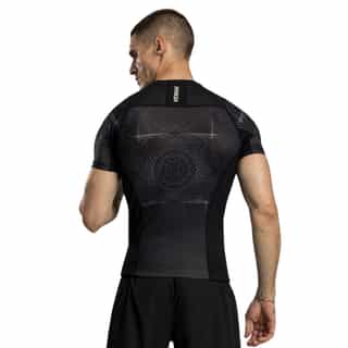 rashgard venum g-fit air men’s short sleeve rashguard – deep blackdesert sand 1 рашгард venum g-fit air men's short sleeve rashguard - deep black/desert sand 1