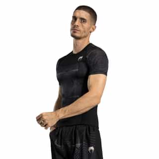 rashgard venum g-fit air men’s short sleeve rashguard – deep blackdesert sand 2 рашгард venum g-fit air men's short sleeve rashguard - deep black/desert sand 2
