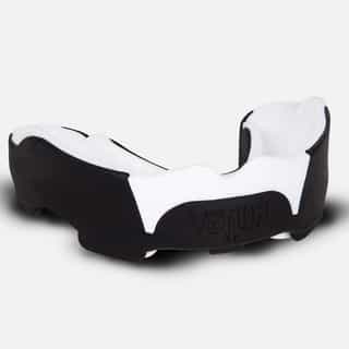 -УСТА-VENUM-PREDATOR-MOUTHGUARD-WHITE-BLACK-1.jpg ЗА УСТА VENUM PREDATOR MOUTHGUARD WHITE BLACK 1