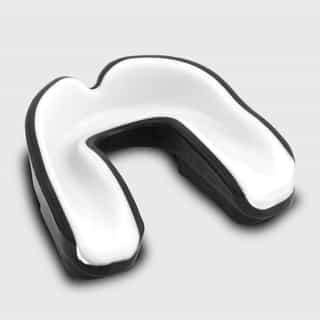 -ЗА-УСТА-VENUM-CHALLENGER-KIDS-MOUTHGUARD-BLACK-WHITE-3.jpg ПРОТЕКТОР ЗА УСТА VENUM CHALLENGER KIDS MOUTHGUARD BLACK WHITE 3