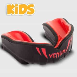 -за-уста-VENUM-CHALLENGER-KIDS-MOUTHGUARD-Black-Red.jpg Протектор за уста VENUM CHALLENGER KIDS MOUTHGUARD Black Red
