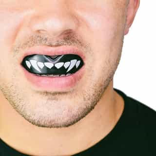 -Зъби-SAFEJAWZ-EXTRO-SERIES-SELF-FIT-FANGZ-MOUTHGUARD.jpg за Зъби SAFEJAWZ EXTRO SERIES SELF FIT FANGZ MOUTHGUARD