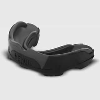 -уста-VENUM-PREDATOR-MOUTHGUARD-Black-Black-3.jpg ЗА УСТА VENUM PREDATOR MOUTHGUARD Black Black 3