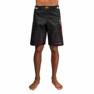 shorti venum x tekken 8 – marshall law fight shorts – blac kred gold 2 шорти venum x tekken 8 - marshall law fight shorts - black/red/gold 2