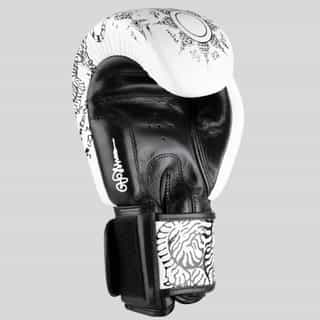 boksovi rykavici 8 weapons sak yant tigers white black 3 боксови ръкавици 8 weapons sak yant tigers white/black 2