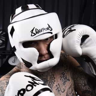 kaska za boks 8 weapons unlimited white black 3 каска за бокс 8 weapons unlimited white/black 3