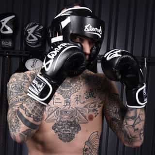 kaska za boks 8 weapons unlimited black white 3 каска за бокс 8 weapons unlimited black/white 3