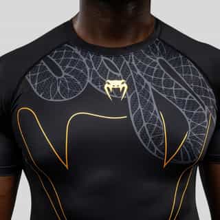 rashgard venum serpenti short sleeve black silver gold 2 рашгард venum serpenti short sleeve black/silver/gold 2