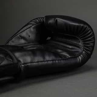 Боксови Ръкавици Venum Impact Classic Boxing Gloves – Black 1 Боксови Ръкавици Venum Impact Classic Boxing Gloves - Black 2