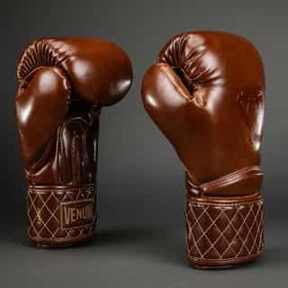 Боксови Ръкавици Venum Impact Classic Boxing Gloves – Shiny Havana 1 Боксови Ръкавици Venum Impact Classic Boxing Gloves - Shiny Havana 1