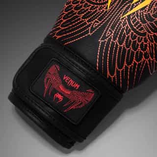 Боксови Ръкавици Venum Quetzal Fury Boxing Gloves – Black Fury Red Tangerine 3 Боксови Ръкавици Venum Quetzal Fury Boxing Gloves - Black Fury Red Tangerine 1 4