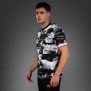 Тениска UFC Zenith by Venum Authentic Fight Week Men’s White Short Sleeve T-Shirt 2 Тениска UFC Zenith by Venum Authentic Fight Week Men's White Short Sleeve T-Shirt 2