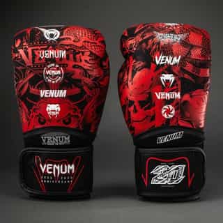 Боксови Ръкавици Venum 20th Anniversary Boxing Gloves – Black Red 2 Боксови Ръкавици Venum 20th Anniversary Boxing Gloves - Black Red 2