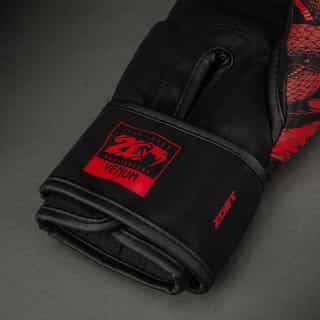 Боксови Ръкавици Venum 20th Anniversary Boxing Gloves – Black Red 3 Боксови Ръкавици Venum 20th Anniversary Boxing Gloves - Black Red 3