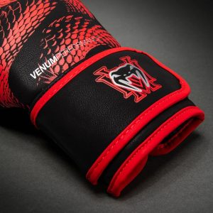 Боксови ръкавици Venum Matupa черно червено сребро – изглед 3