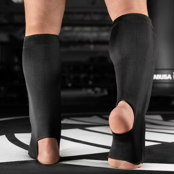 протектори за крака hayabusa core sleeved shin guards 1