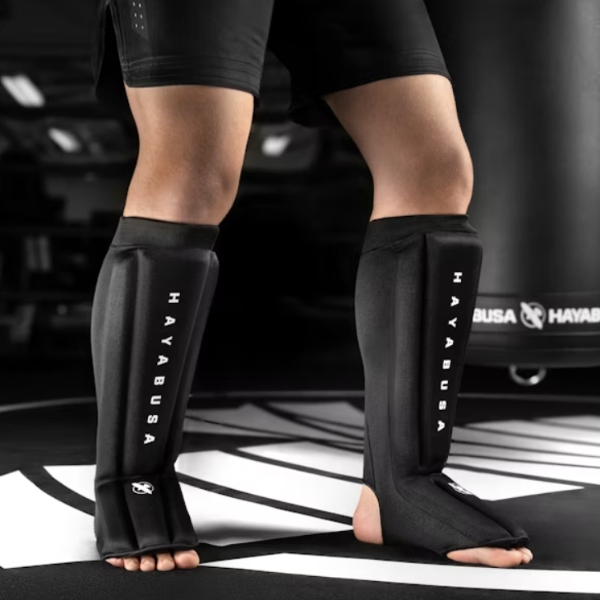 протектори за крака hayabusa core sleeved shin guards 3
