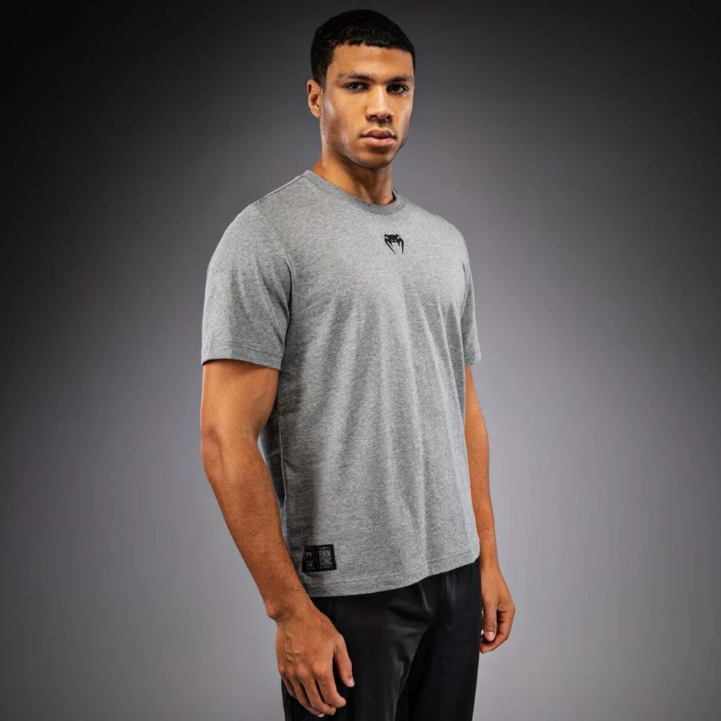 Тениска Venum Fight Icon Cotton T-Shirt – Light Heather Grey – детайл на ситопечатната графика