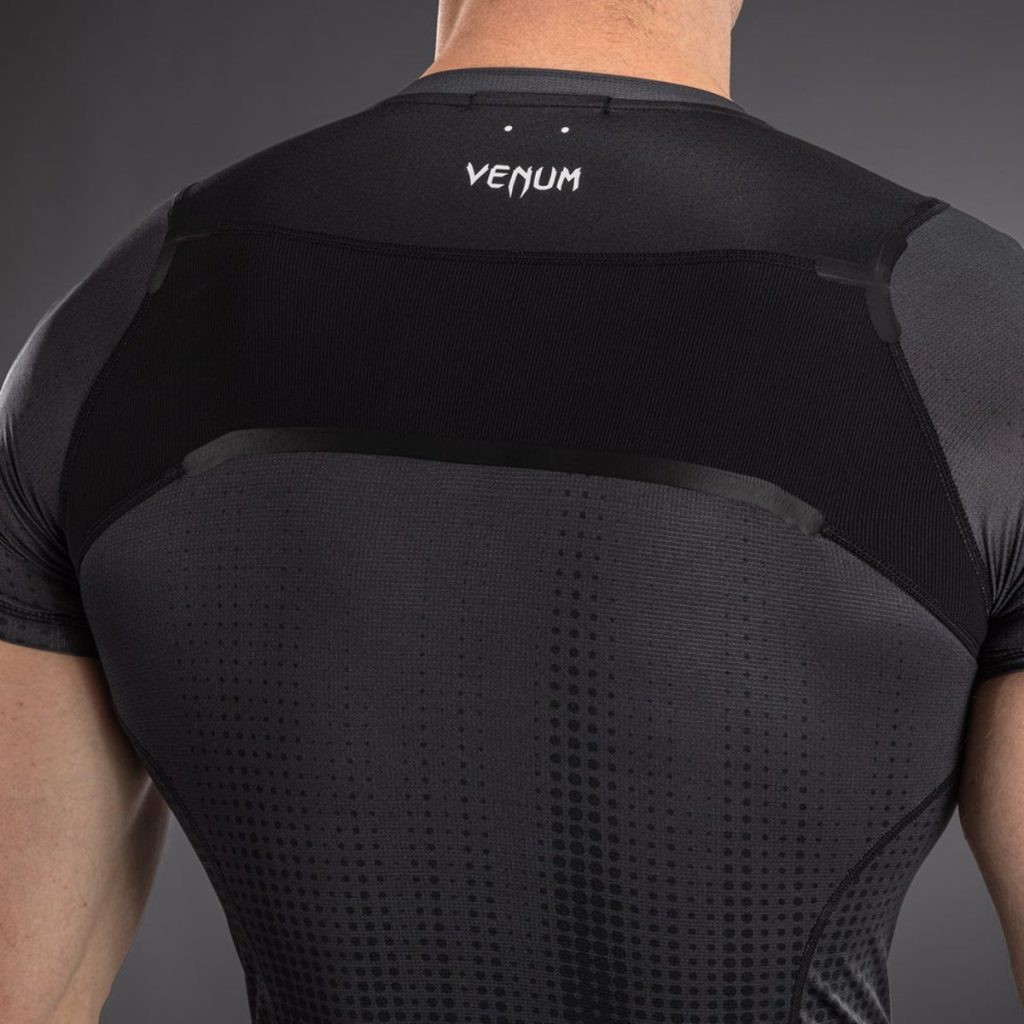 Рашгард Venum Stealth Short Sleeve Rashguard Black/White - силиконова лента в кръста