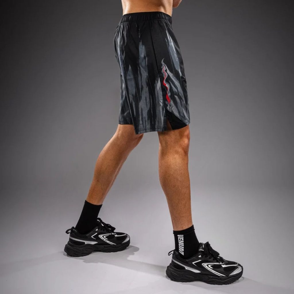 Шорти Venum Demon Training Shorts – Black/Grey – страничен изглед в движение