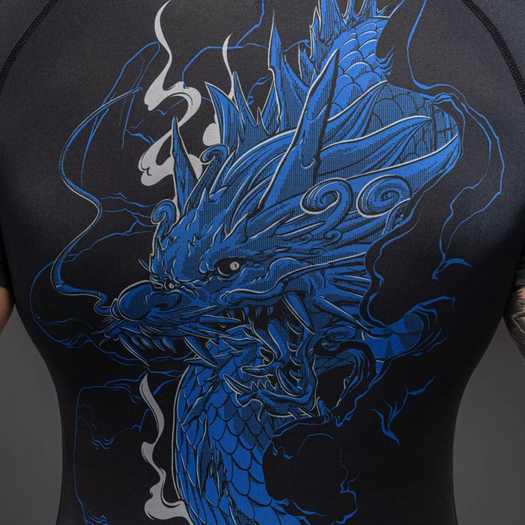 Рашгард Venum Thunder Dragon Black/Royal Blue – страничен изглед