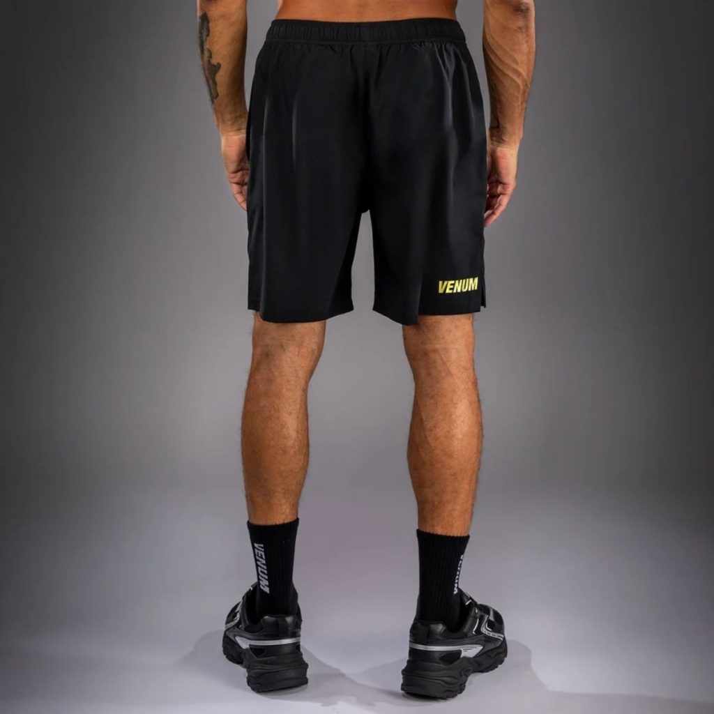 Шорти Venum Contender Training Shorts – Black/Gold – детайл на златистото лого на бедрото