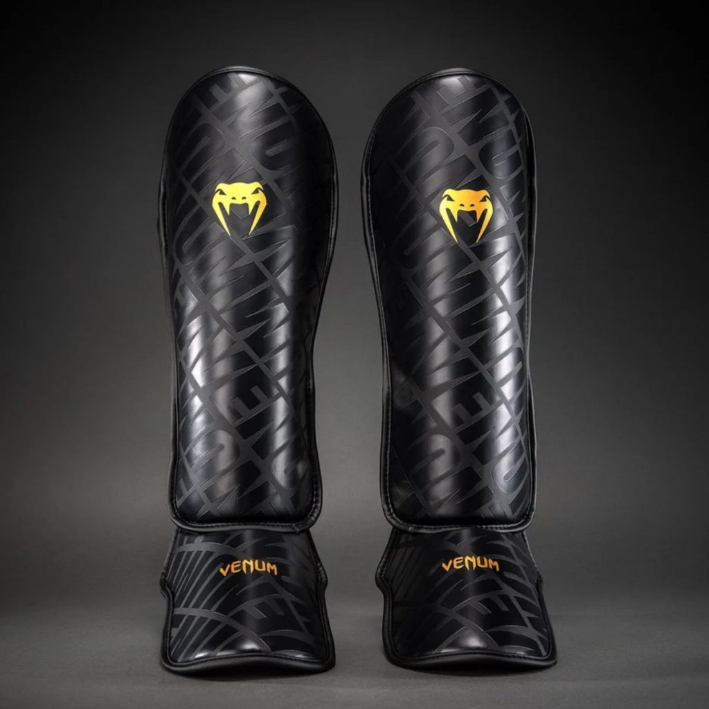 Протектори за Крака Venum Contender 1.5 XT 3D Shin Guards – Black/Gold – страничен изглед