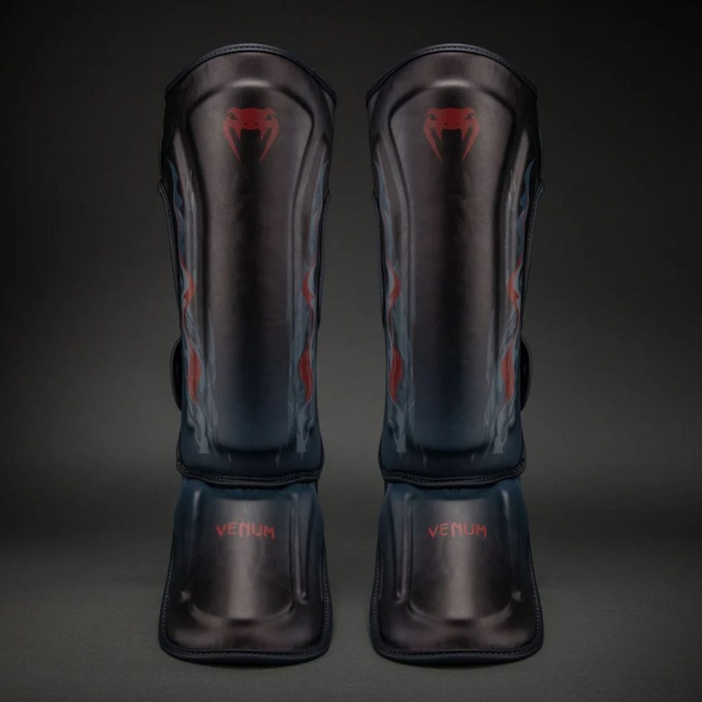 Протектори за Крака Venum Demon Shin Guards – Black/Grey – челен изглед на двойката протектори