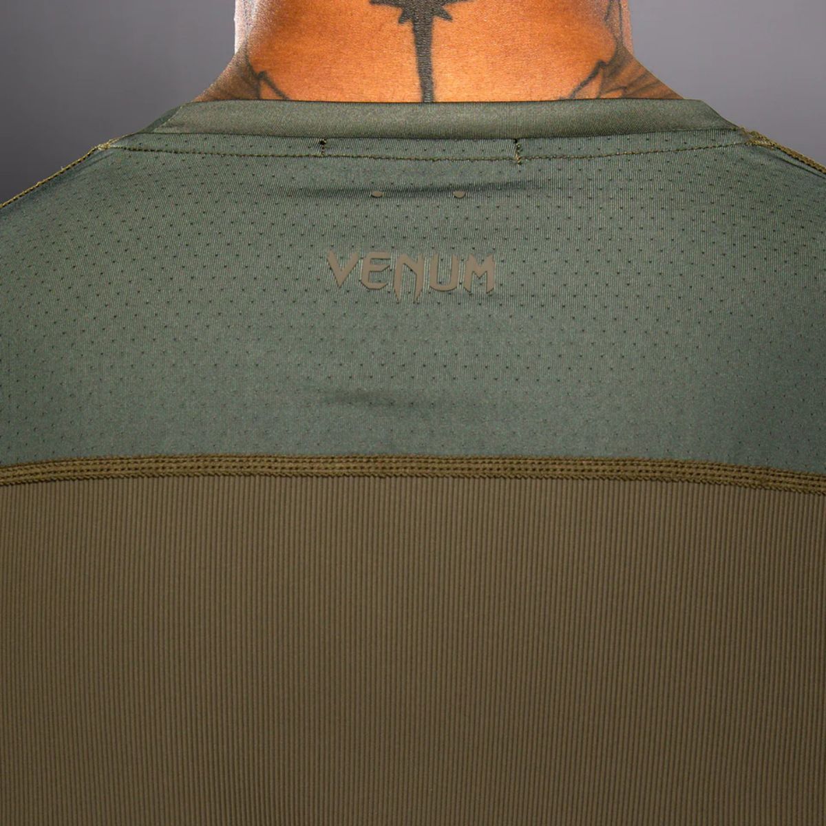 Тениска Venum Stealth Dry-Tech T-Shirt Khaki/Dark Green - лого детайл