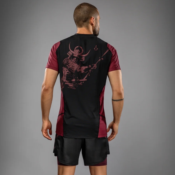 Тениска Venum x Assassin’s Creed Shadows Men’s Dry-Tech T-Shirt - Burgundy Black