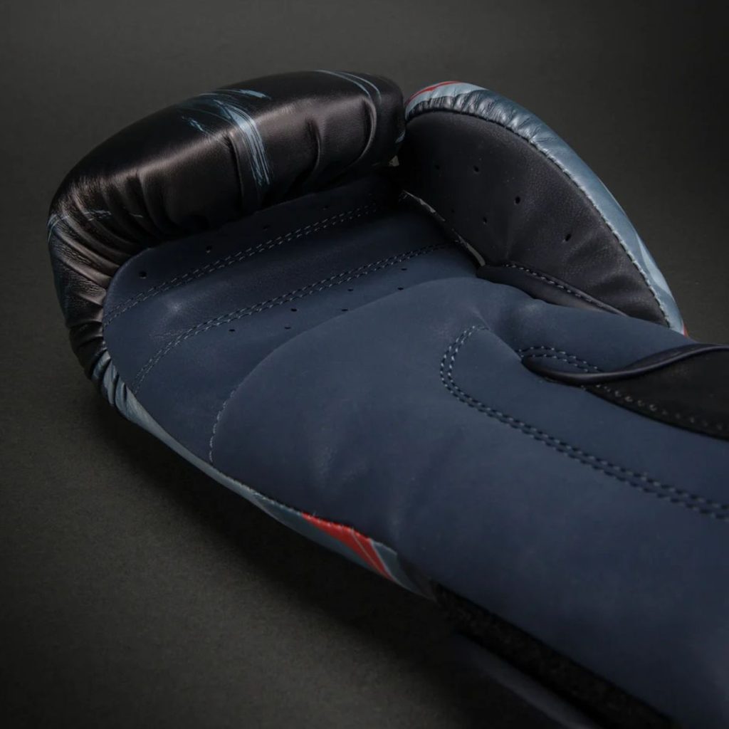 Боксови ръкавици Venum Demon Boxing Gloves – Black/Grey – детайл на подсилената длан