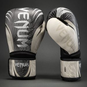 Боксови ръкавици Venum Galactic 3.0 – изглед отпред с логото Venum