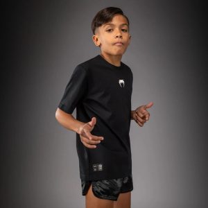 Детска Тениска Venum Fight Icon Kids Cotton T-Shirt – Black – страничен изглед върху дете