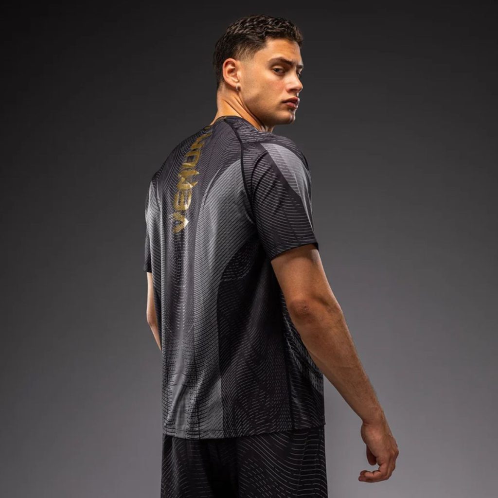 Тениска Venum Galactic 3.0 Dry Tech T-Shirt – Black/Gold – страничен изглед