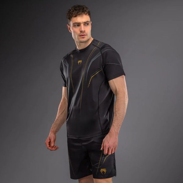 Тениска Venum Streamline Dry-Tech T-Shirt Black/Gold – изглед отзад
