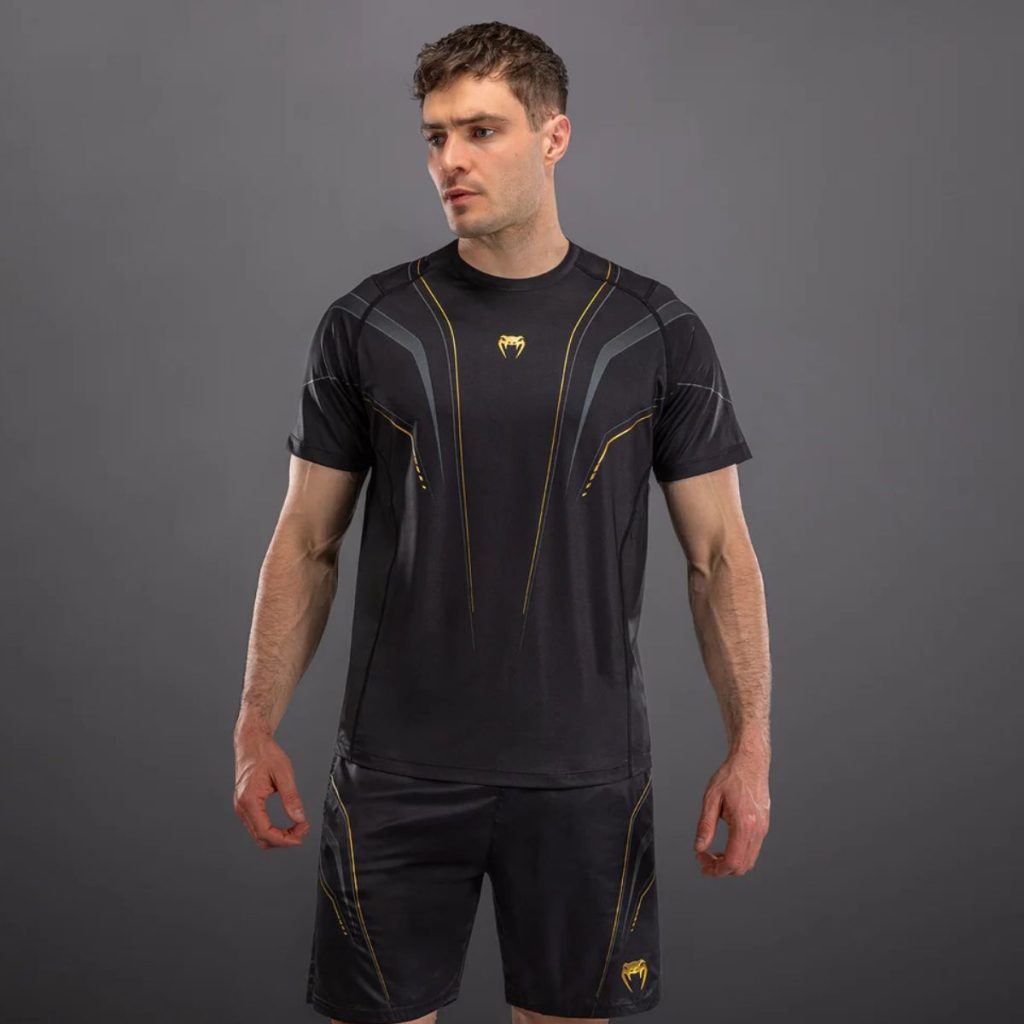 Тениска Venum Streamline Dry-Tech T-Shirt Black/Gold – изглед отпред