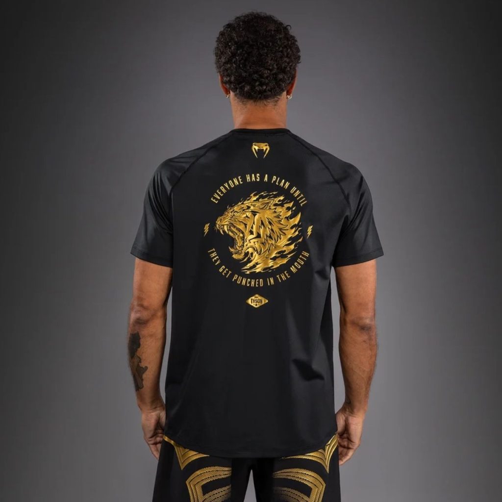 Тениска Venum x Mike Tyson Tiger Dry Tech T-Shirt – Black/Gold – заден изглед със златист принт на тигър
