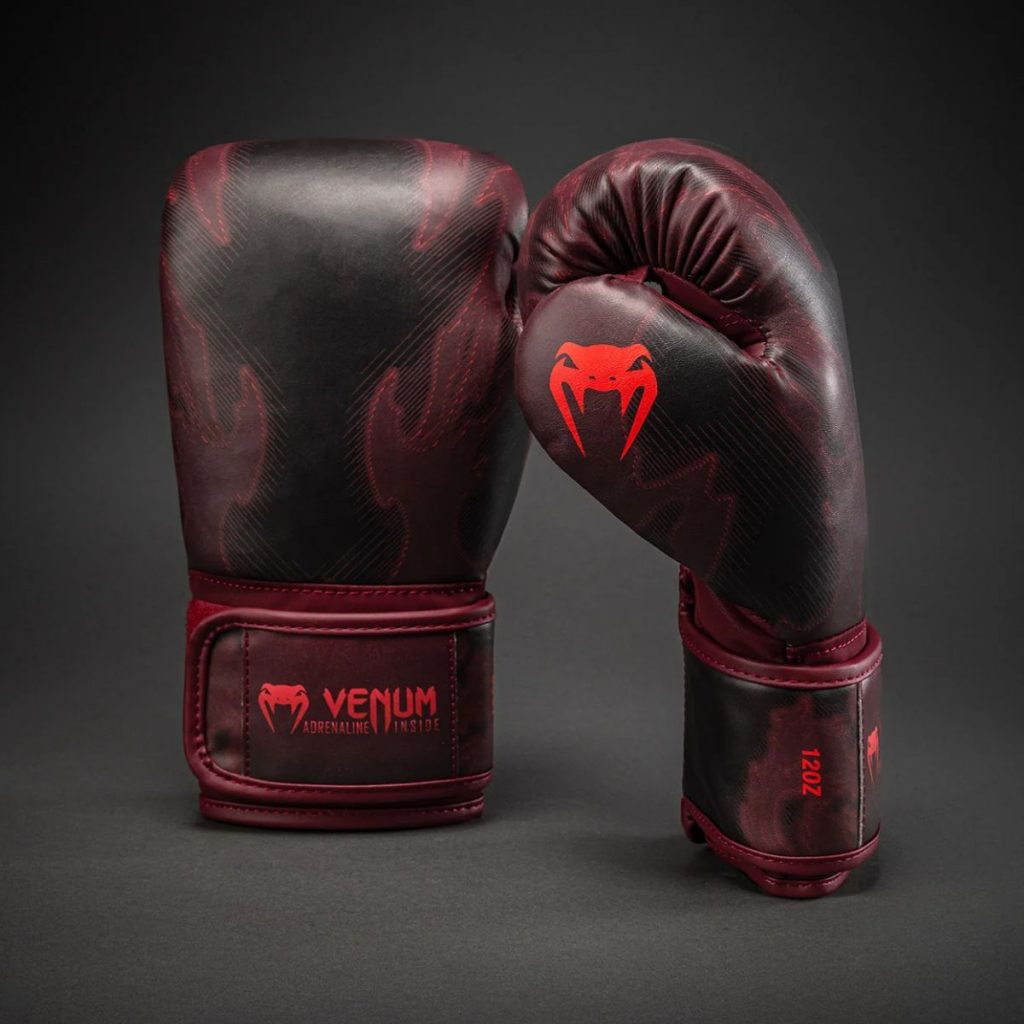 Боксови ръкавици Venum Spectre Black/Red — страничен изглед, велкро закопчаване
