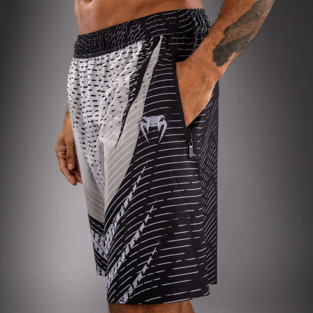 Шорти Venum Galactic 3.0 Training Shorts – страничен изглед с логото Venum