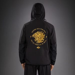 Спортно Яке Venum x Mike Tyson Tiger Track Jacket – Black/Gold – заден изглед със златистата тигрова графика