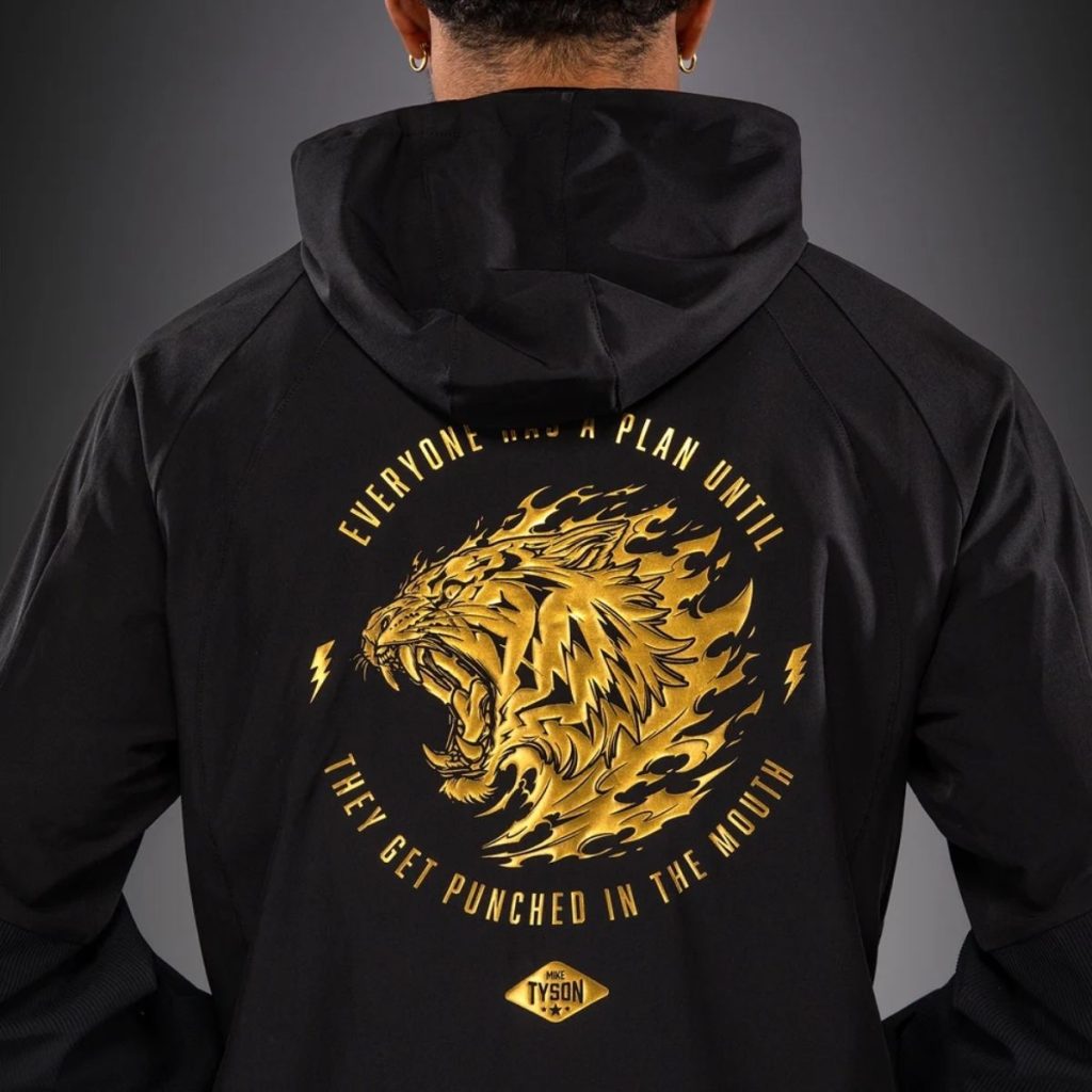 Спортно Яке Venum x Mike Tyson Tiger Track Jacket – Black/Gold – детайл на тигровия принт на гърба