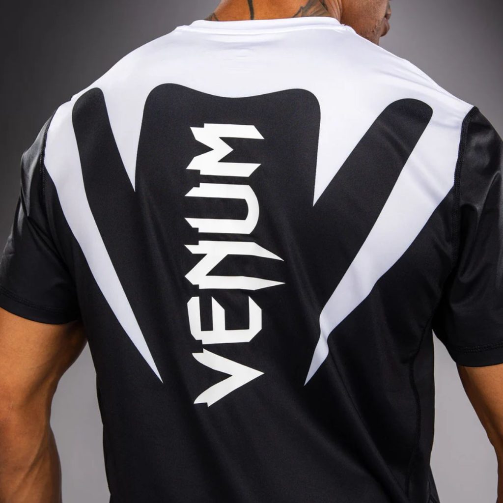 Тениска Venum Attack 90 Dry-Tech T-Shirt White/Black - детайл на плата